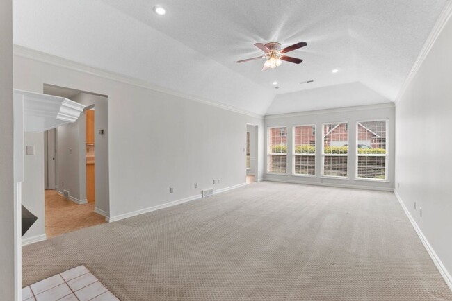 Building Photo - Amblewood 1308/1310