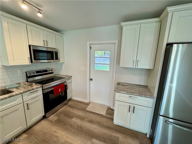 Building Photo - 3181 Poinciana Dr