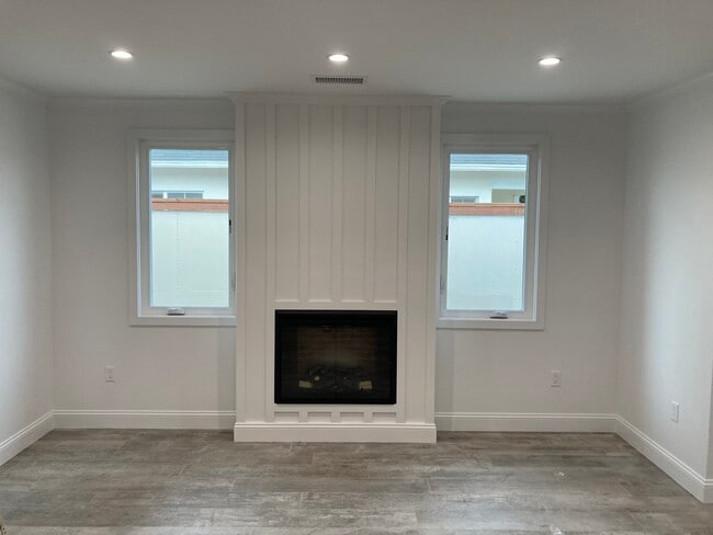 Building Photo - 5752 W 85th Pl