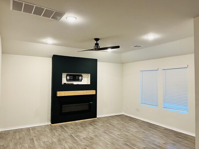 Foto del edificio - 2412 Sunshine Ln