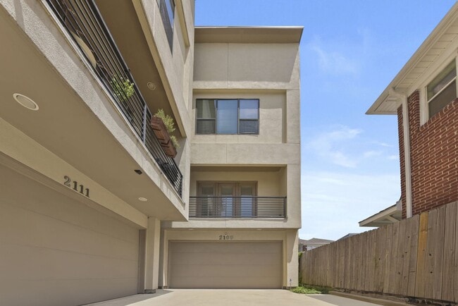 Modern 3-Bedroom Home in the Heart of Hous... - Modern 3-Bedroom Home in the Heart of Hous...