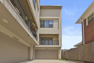 Building Photo - 2109 Winbern St