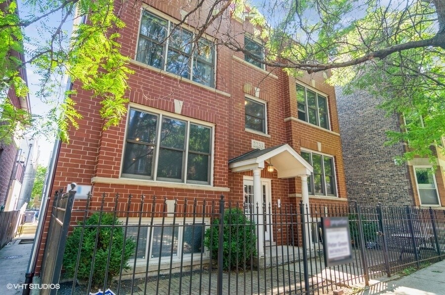 Primary Photo - 2233 W Medill Ave