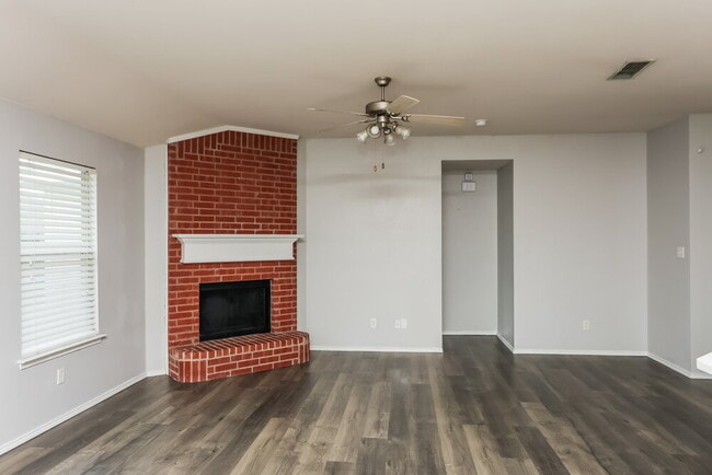 Building Photo - 433 Heritage Dr
