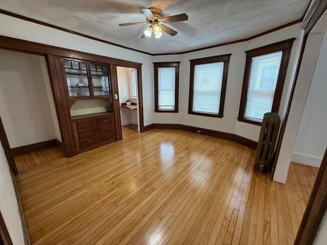 Building Photo - 270-272 Holbrook Rd
