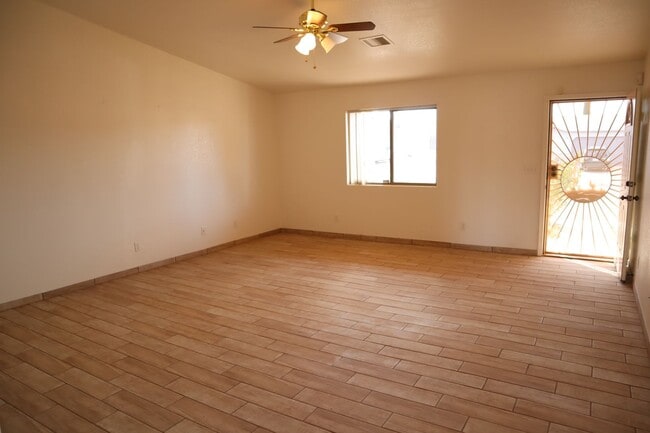 Foto del edificio - Hear The Songbirds Sing!