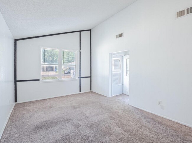 Foto del edificio - 2355 Buttonwood Ct