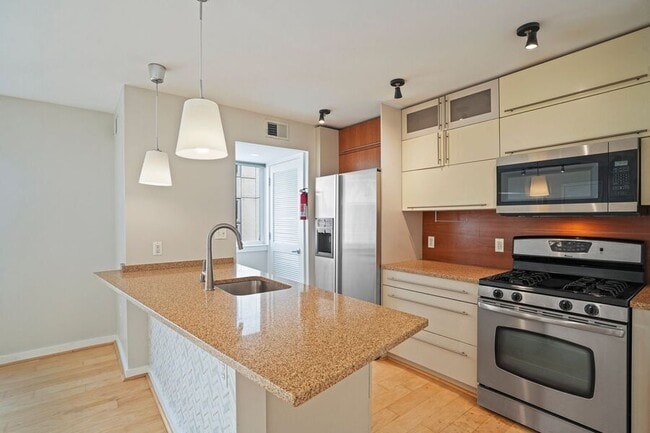 Building Photo - 1439 Chapin St NW