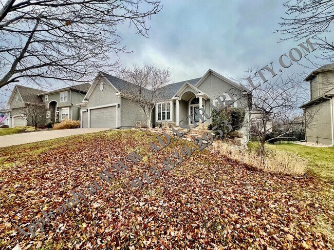 Foto del edificio - Beautiful 5 bed 4bathroom Ranch in Olathe-...