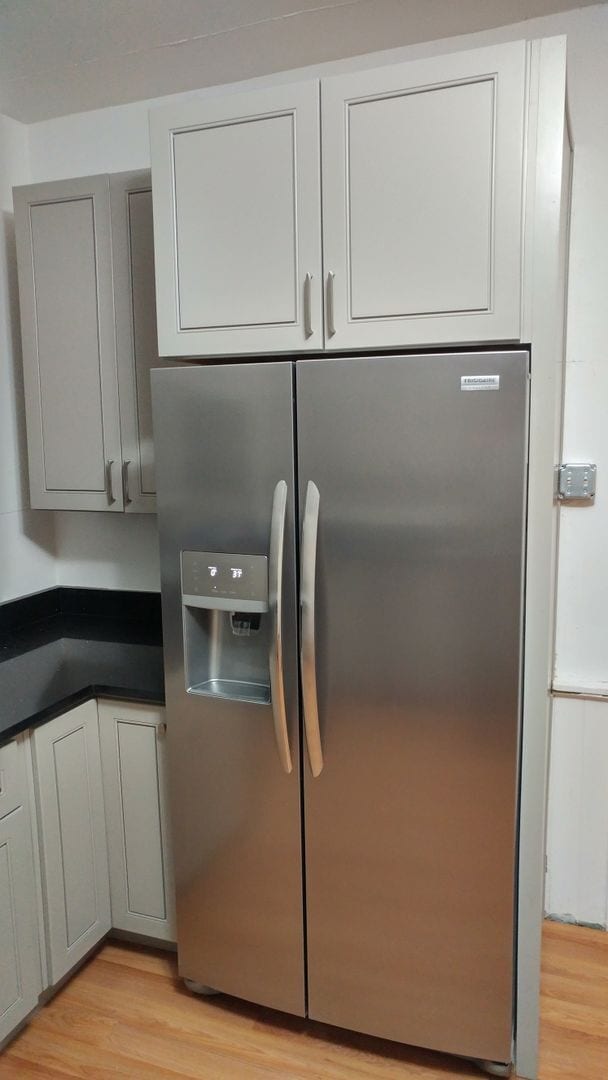 Building Photo - Large 3 bedroom, 2 bathroom freshly renovated house with stainless steel appliances!!