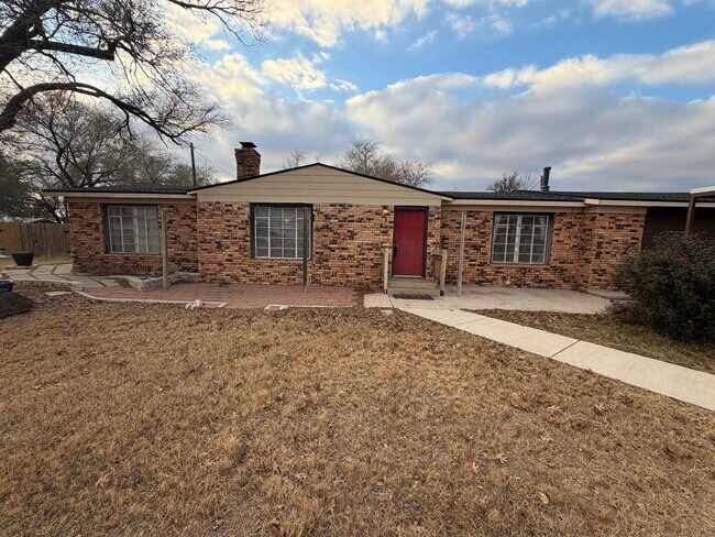 Foto del edificio - 3408 Upland Ave