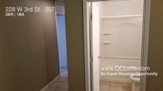 Foto del edificio - 228 W 3rd St