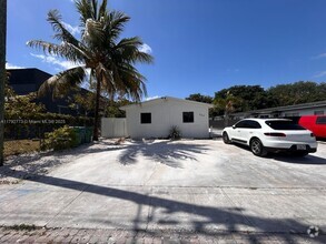 Building Photo - 707 SW 10th St