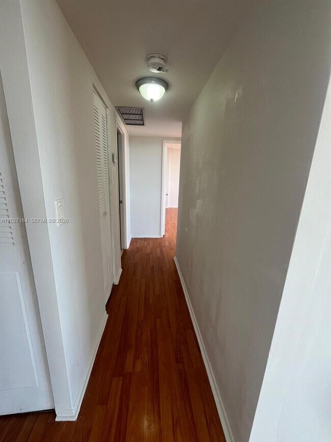 Foto del edificio - 1351 NE Miami Gardens Dr