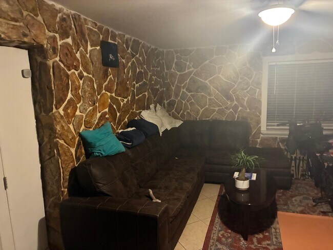 Building Photo - 2680 NE 12th Terrace