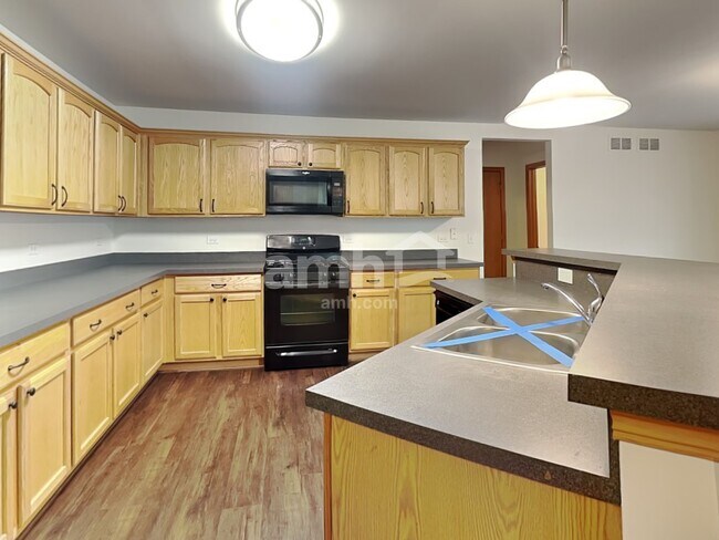 Foto del edificio - 24305 Cedar Creek Ln