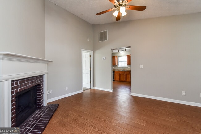 Building Photo - 508 Village Cir
