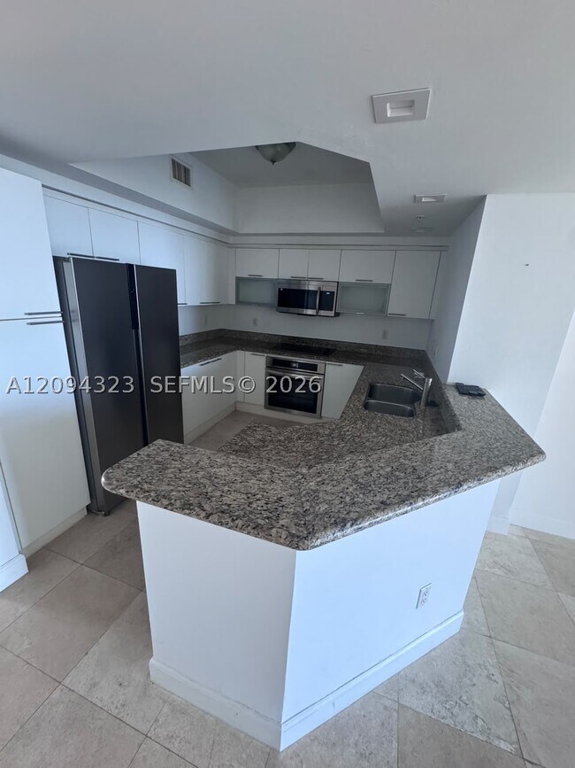 Building Photo - 15051 Royal Oaks Ln