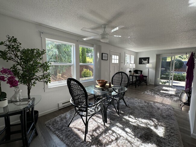 Foto del edificio - 844 Phoenix St NE