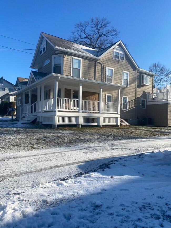 Building Photo - 90 Cottage St