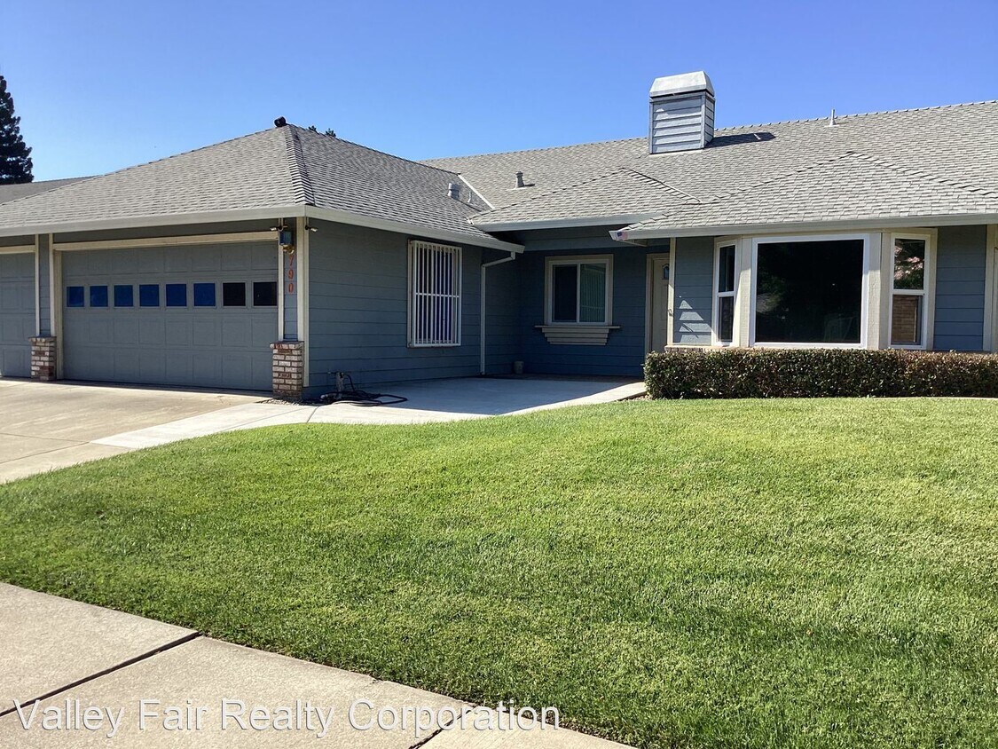 Primary Photo - 4 br, 2 bath House - 790 Teesdale Rd