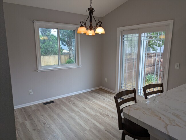 Foto del edificio - 2067 Woodpark Dr