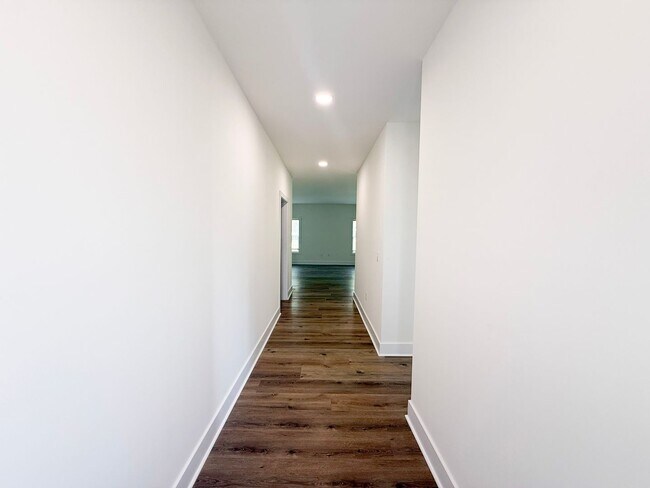 Building Photo - 3-Bedroom Home Steps from Resort-Style Pool with Jack-and-Jill Bath