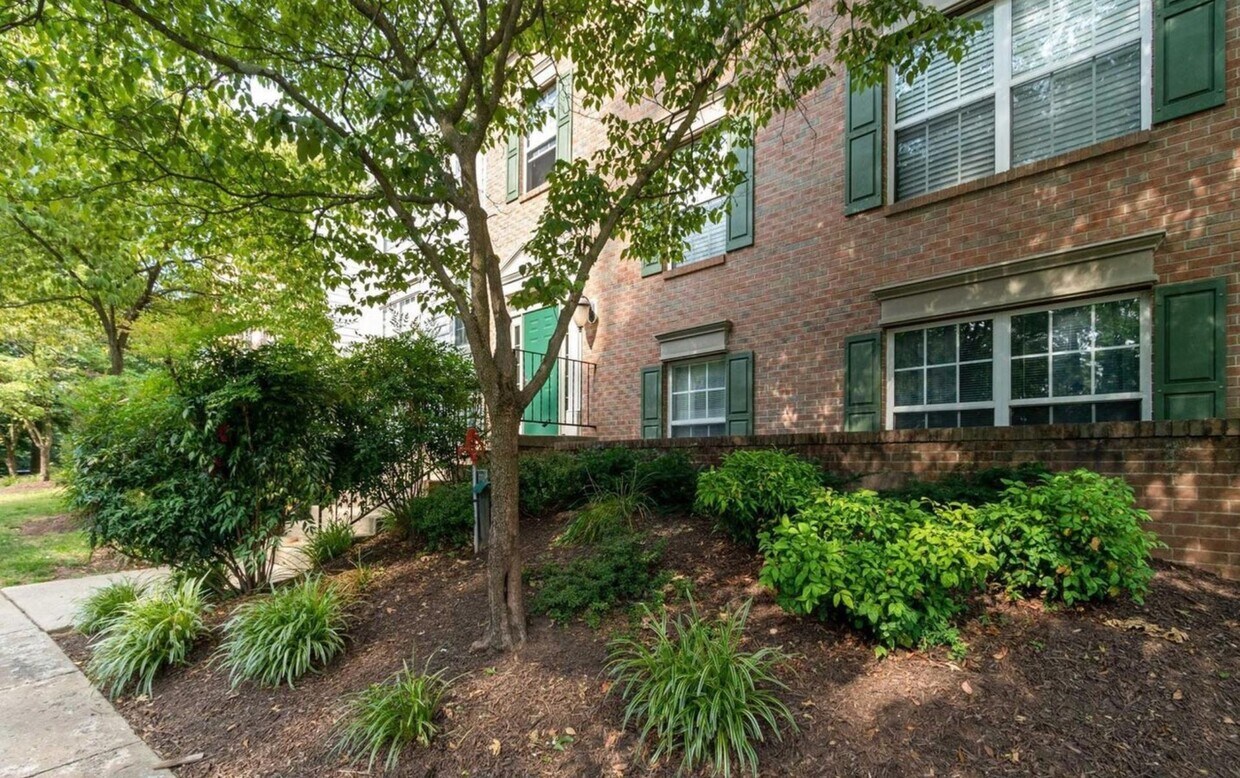 12114 Green Leaf Ct Unit 101, Fairfax, VA 22033 Condo for Rent in