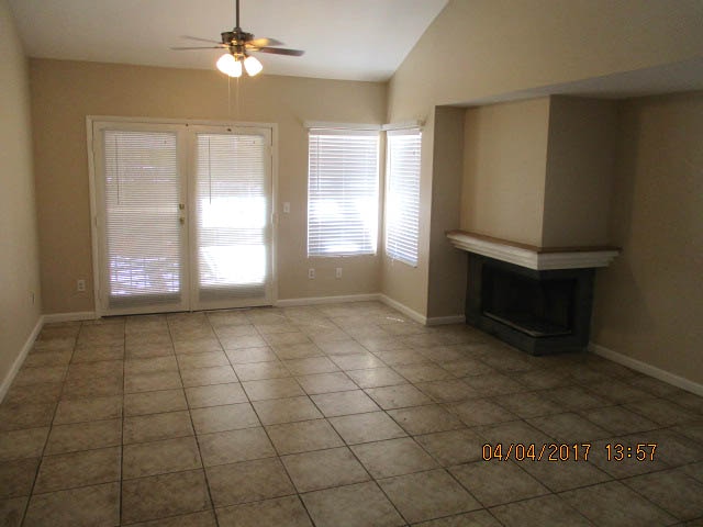 Building Photo - 5617 Vineyard Ln
