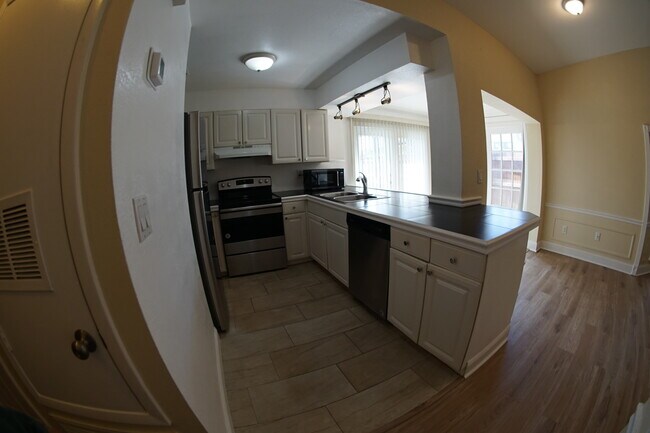 Foto del edificio - 6158 Sandcrest Cir