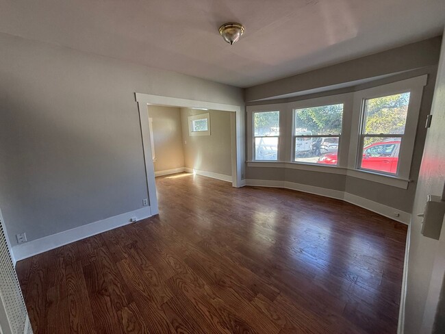 Building Photo - 61-0002