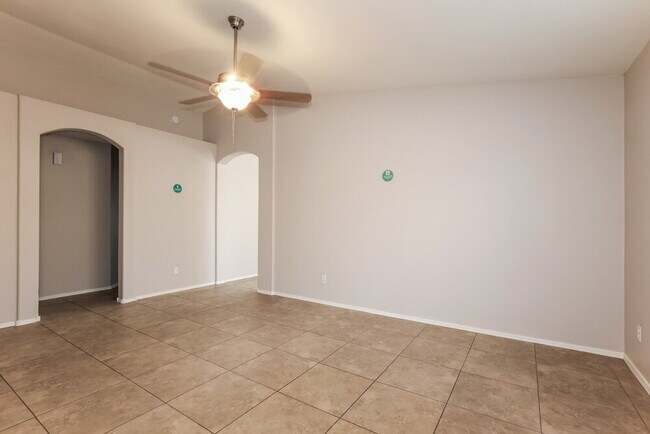 Building Photo - 8740 W Loma Ln
