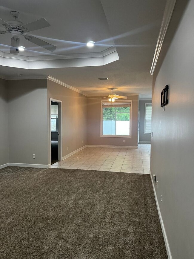 Foto del edificio - 3/2 fenced in yard with pool access!