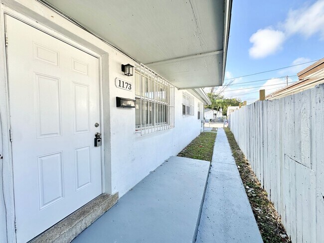 Building Photo - 1171/1173 NW 58th Terrace