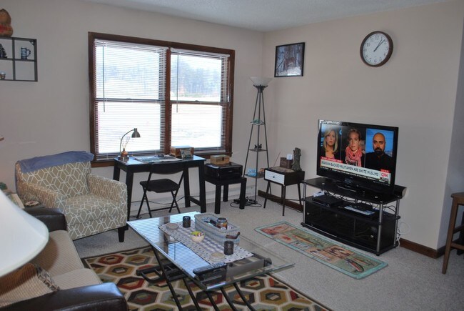 Building Photo - 667 Geyser Rd