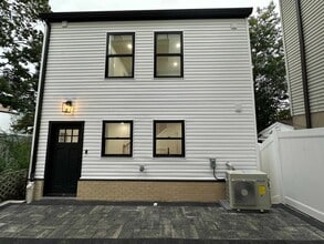 Building Photo - 59 Waverly St