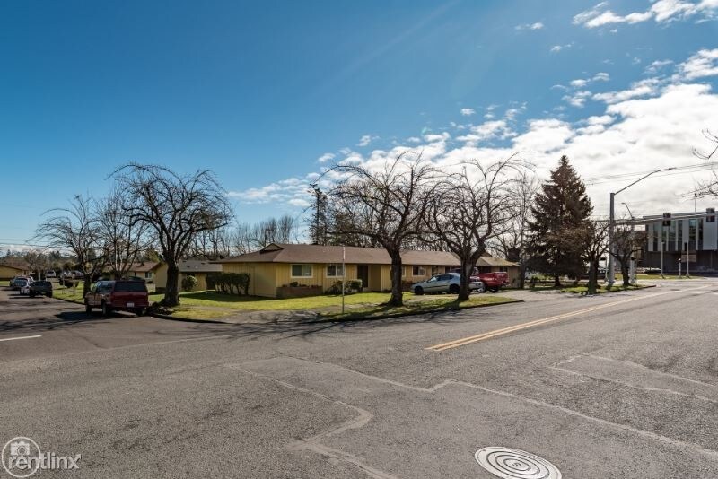 Building Photo - 2 br, 1 bath Apartment - 6970 SW King blvd