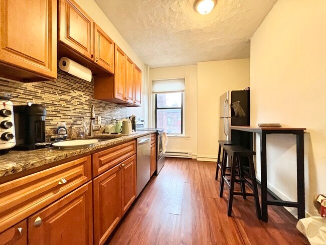 Building Photo - 614 Columbus Ave