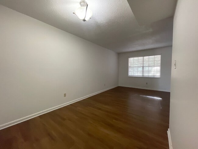 Building Photo - Chapel Hill Rd Townhomes