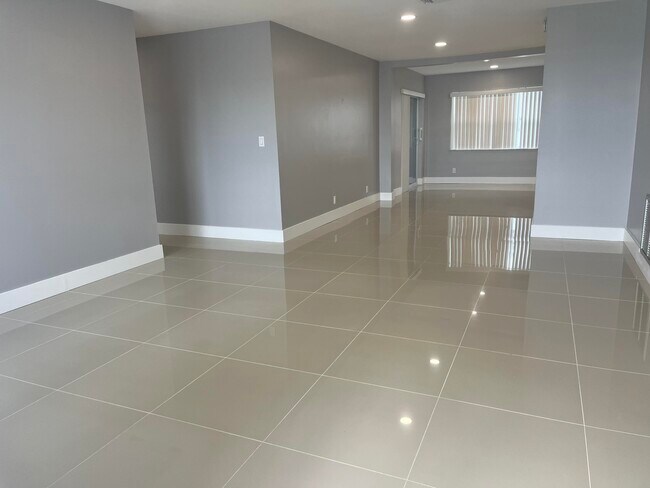 Foto del edificio - 2396 SW 13th Ave