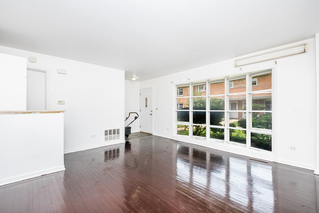 Building Photo - 7749 N Nordica Ave
