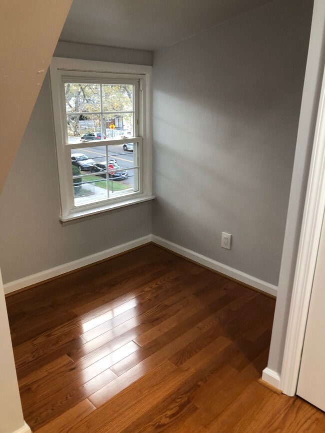 Photo - 135-06-106 107th Ave House