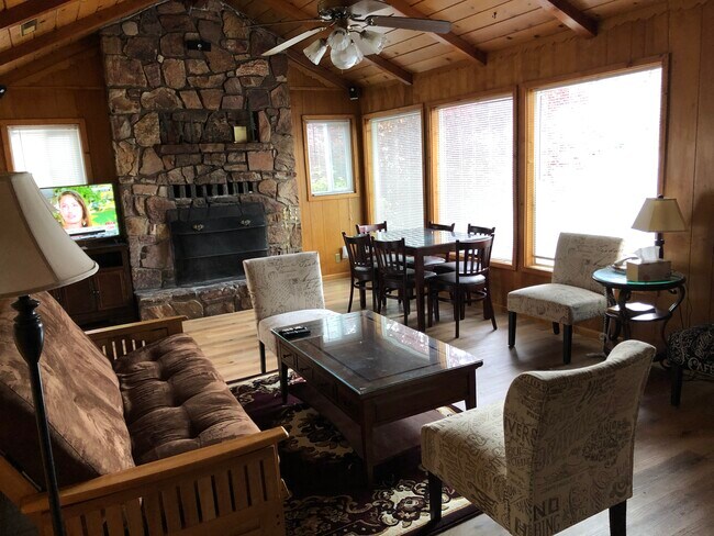 Foto del edificio - 39756 Big Bear Blvd