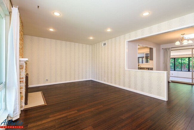 Building Photo - Beautiful Home | Remodeled Kitchen | Central A/C