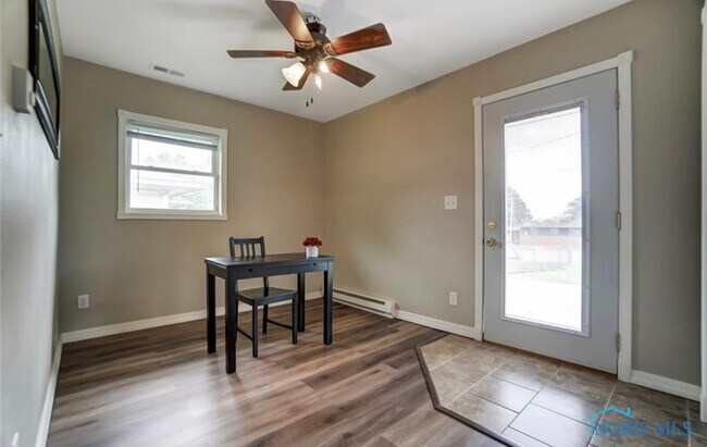 Office - lots of natural light (perfect for zoom calls) - 2114 Jennifer Ln