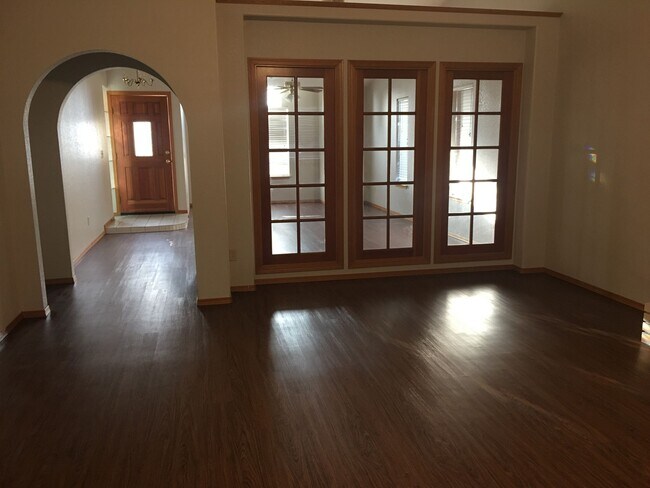 Foto del edificio - 410 E Wilson Ave