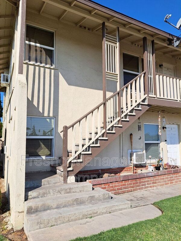 Building Photo - 2040 E Hunter Ave