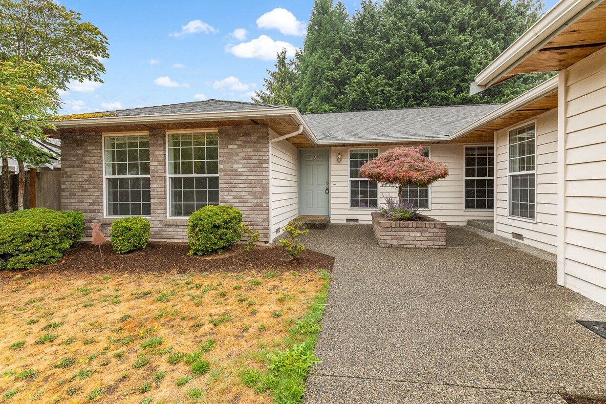 Primary Photo - Duplex - 2 bedroom 2 bath