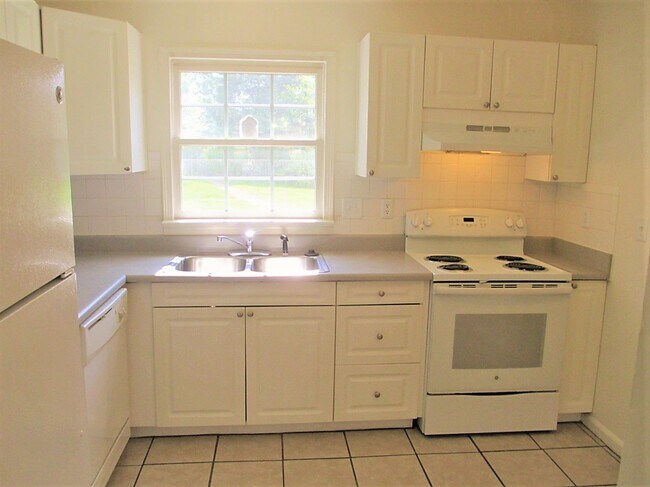 Foto del edificio - 3005 Radcliffe Ln N