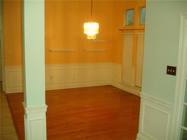Building Photo - 102 Turtle Creek Blvd